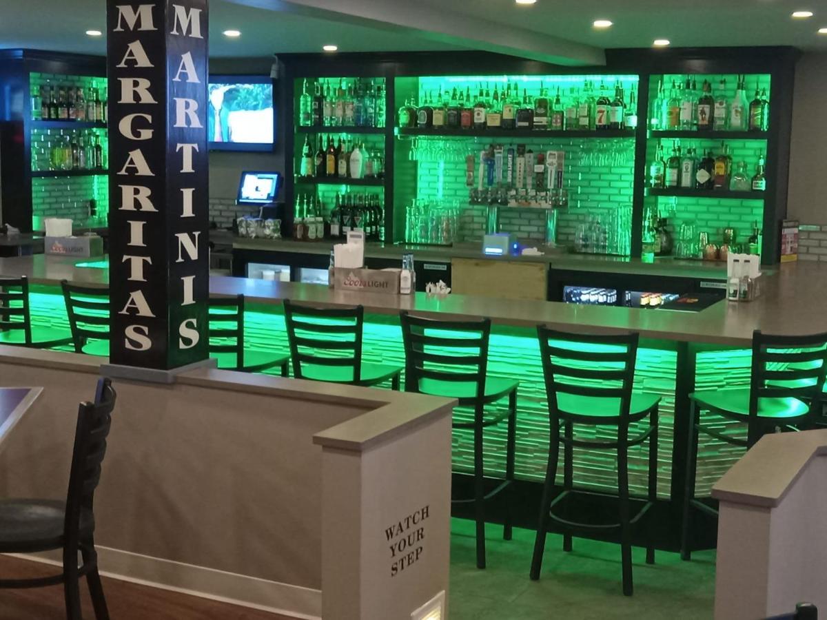 Top Notch Inn Горъм Екстериор снимка